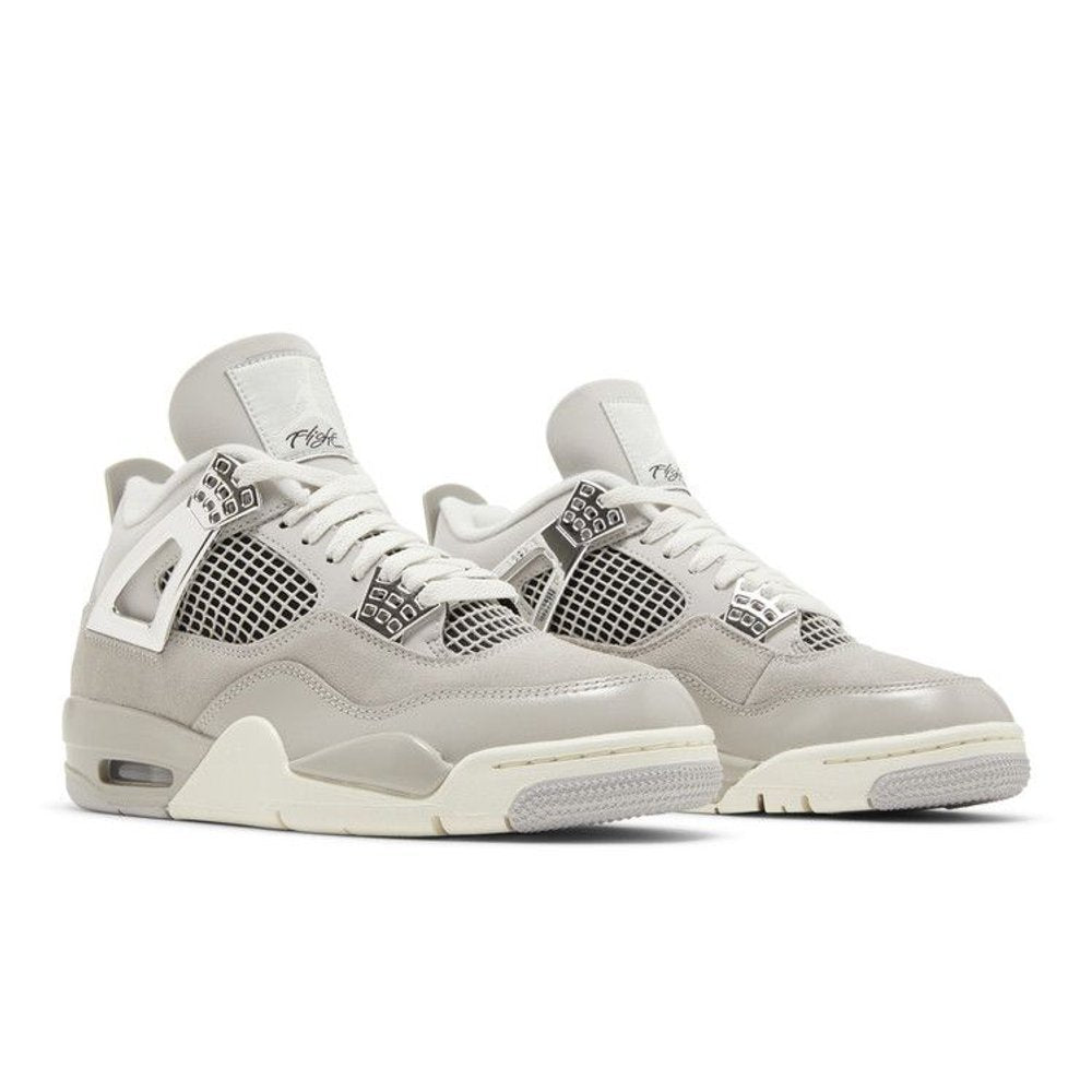 Air Jordan 4 Retro Frozen Moments – lifestyle foto | Purekickz