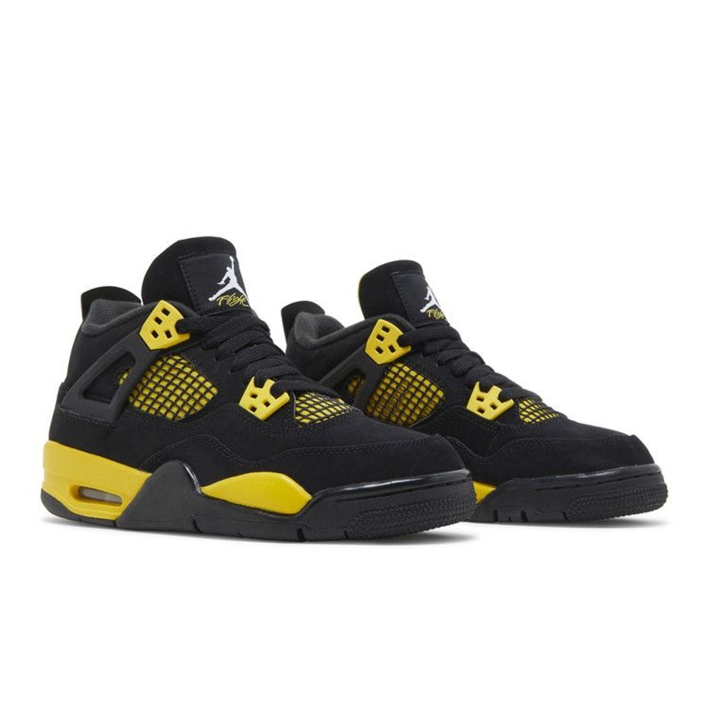 Air Jordan 4 Retro Thunder – lifestyle foto | Purekickz