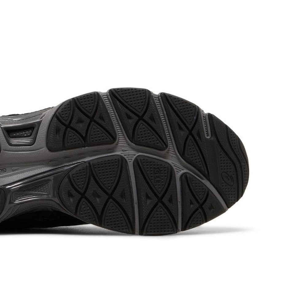 ASICS Gel-NYC Graphite Grey Black – pohled shora | Purekickz