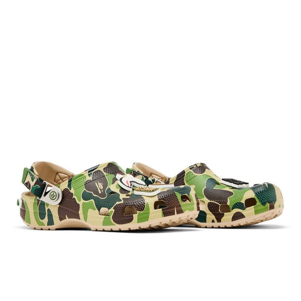 BAPE x Crocs Classic Clog ABC Camo - Green – lifestyle foto | Purekickz