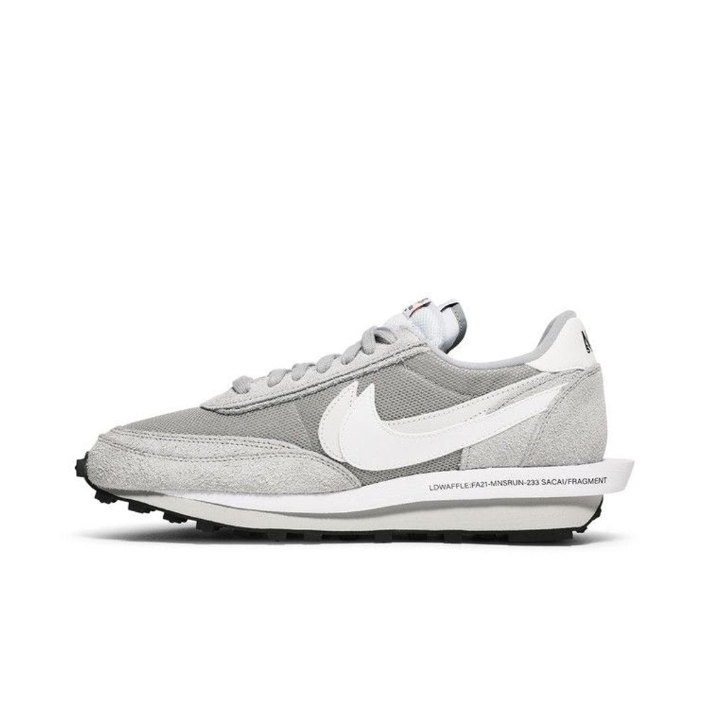 Fragment Design x sacai x Nike LDV Waffle 'Light Smoke Grey' – hlavní pohled | Purekickz
