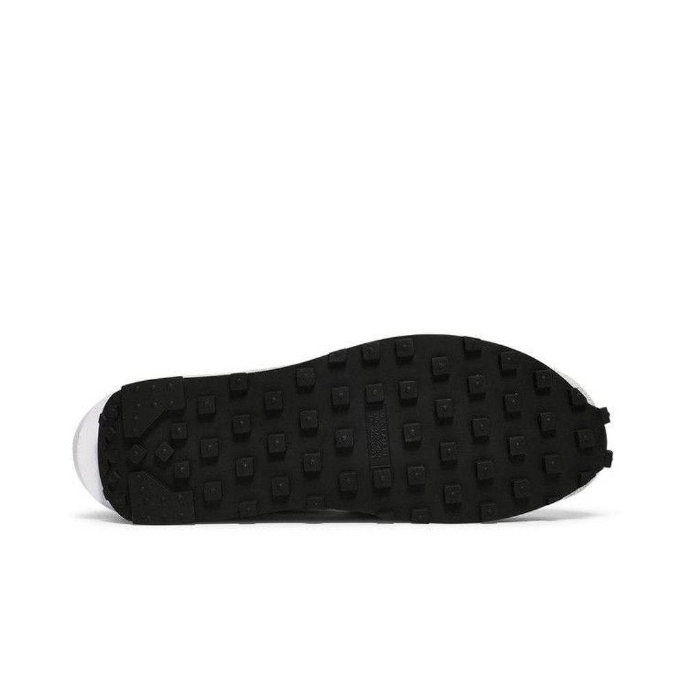 Fragment Design x sacai x Nike LDV Waffle 'Light Smoke Grey' – zadní pohled | Purekickz