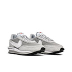 Fragment Design x sacai x Nike LDV Waffle 'Light Smoke Grey' – lifestyle foto | Purekickz