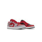 Jordan 1 Low SE Homage Split Gym Red Cement Grey (W) – lifestyle foto | Purekickz
