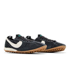 Jacquemus x Nike Wmns Moon Shoe SP Off Noir – lifestyle foto | Purekickz