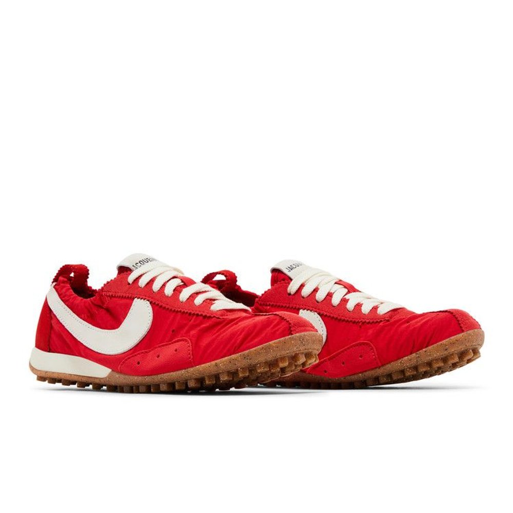 Jacquemus x Nike Wmns Moon Shoe SP 'University Red' – lifestyle foto | Purekickz