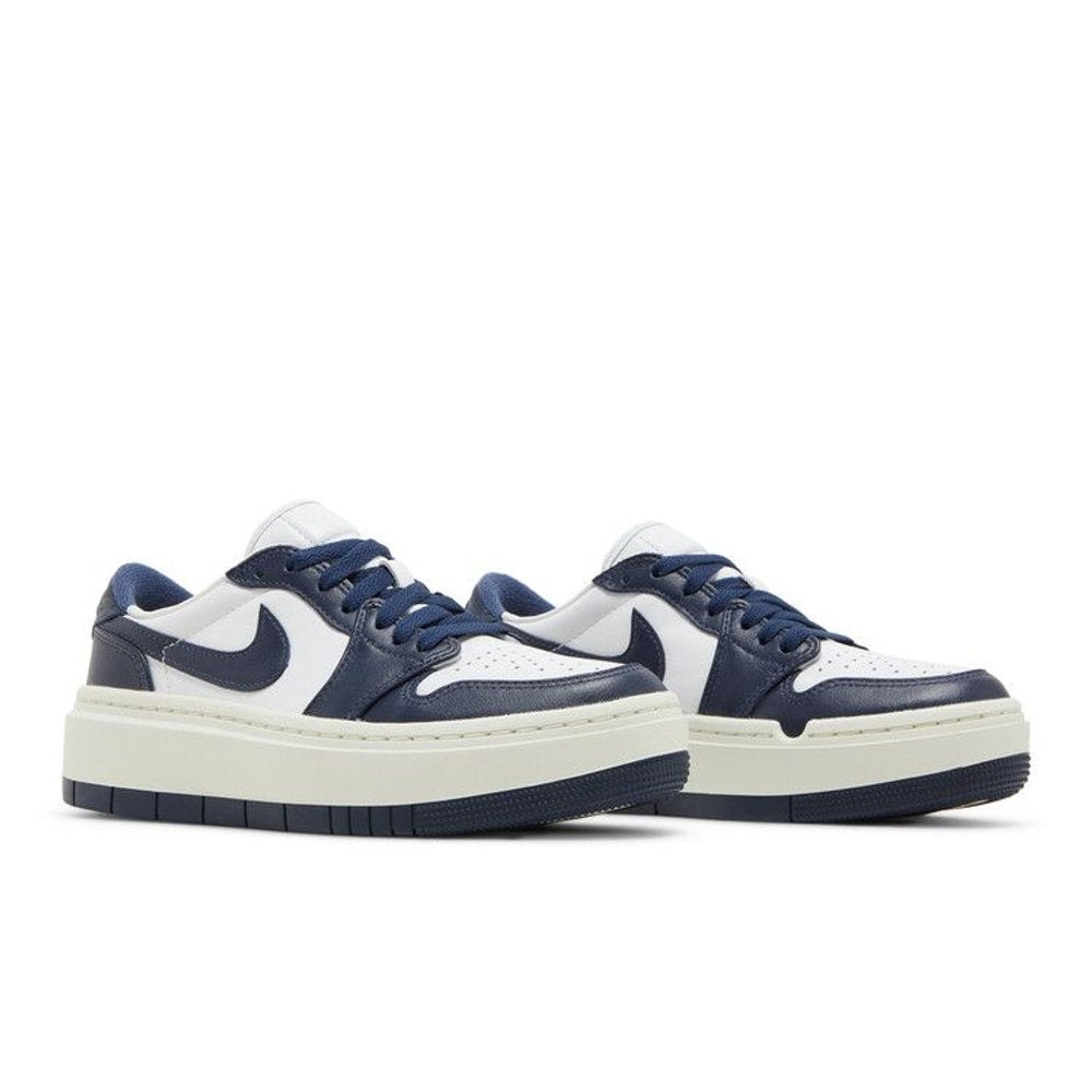 Jordan 1 Elevate Low Midnight Navy (W) – lifestyle foto | Purekickz