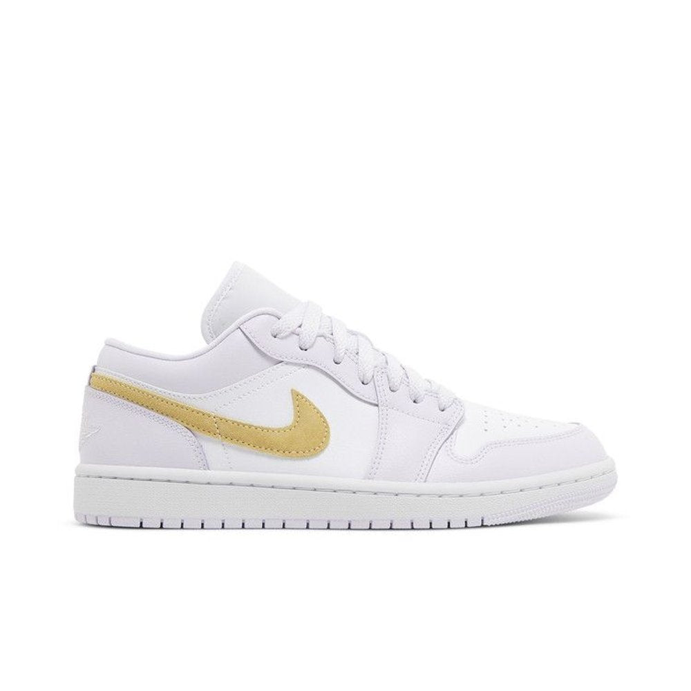 Jordan 1 Low Barely Grape (W) – boční pohled | Purekickz