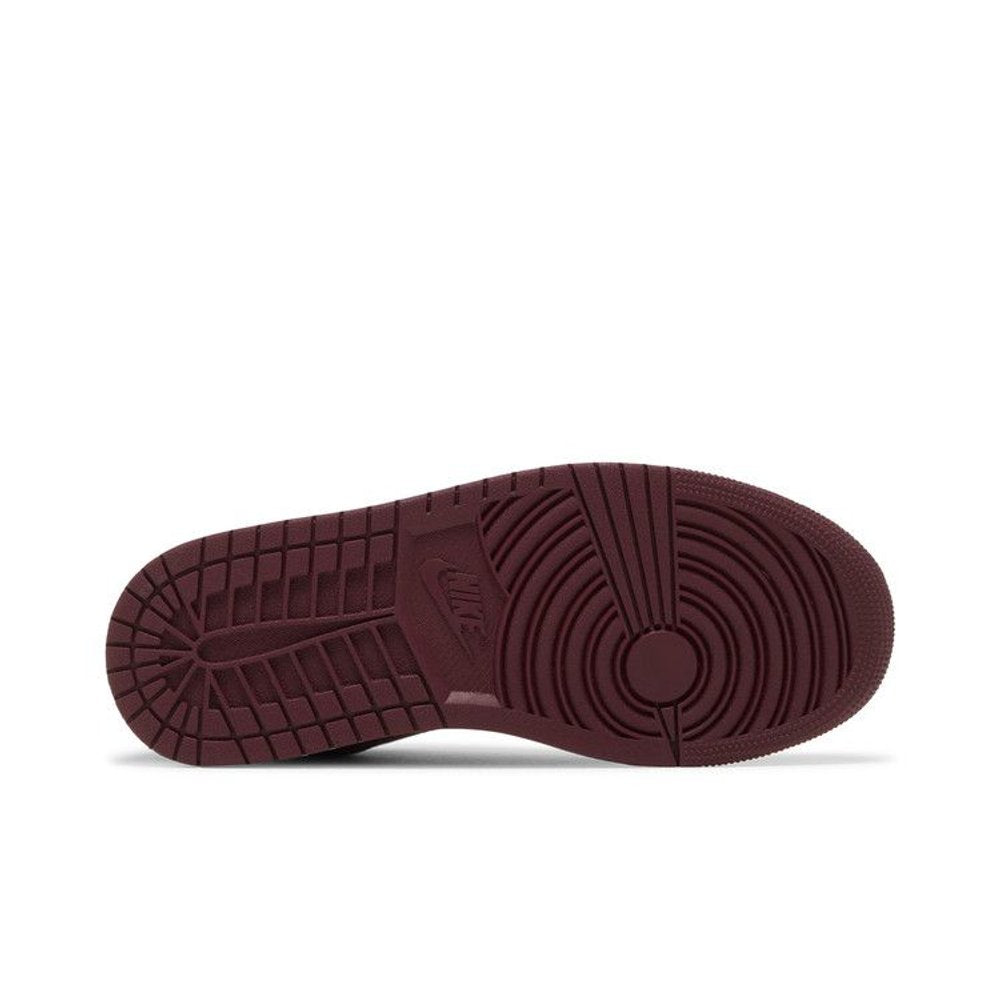 Jordan 1 Low Black Dark Beetroot (W) – zadní pohled | Purekickz