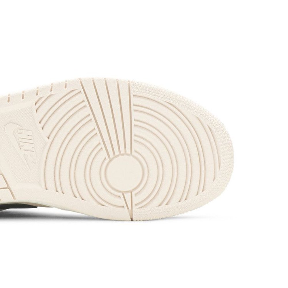Jordan 1 Low Black Guava Ice – pohled shora | Purekickz