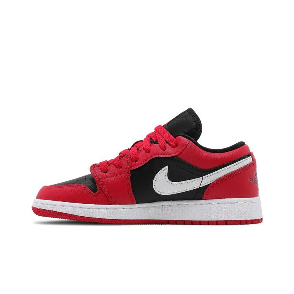 Jordan 1 Low Black Very Berry (GS) – hlavní pohled | Purekickz