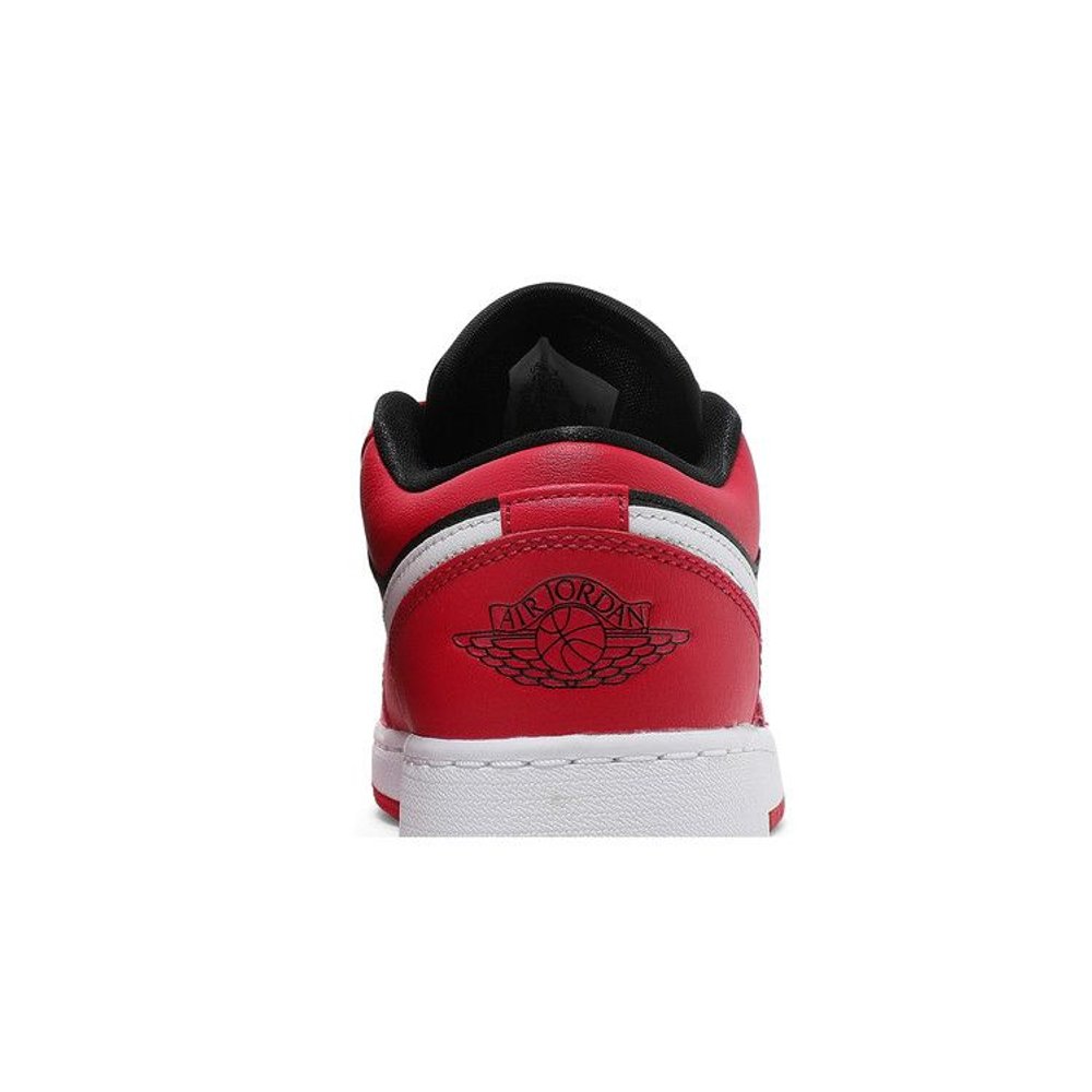 Jordan 1 Low Black Very Berry (GS) – detail materiálu | Purekickz