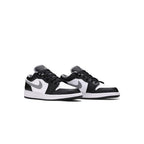 Jordan 1 Low Black White Grey (GS) – lifestyle foto | Purekickz
