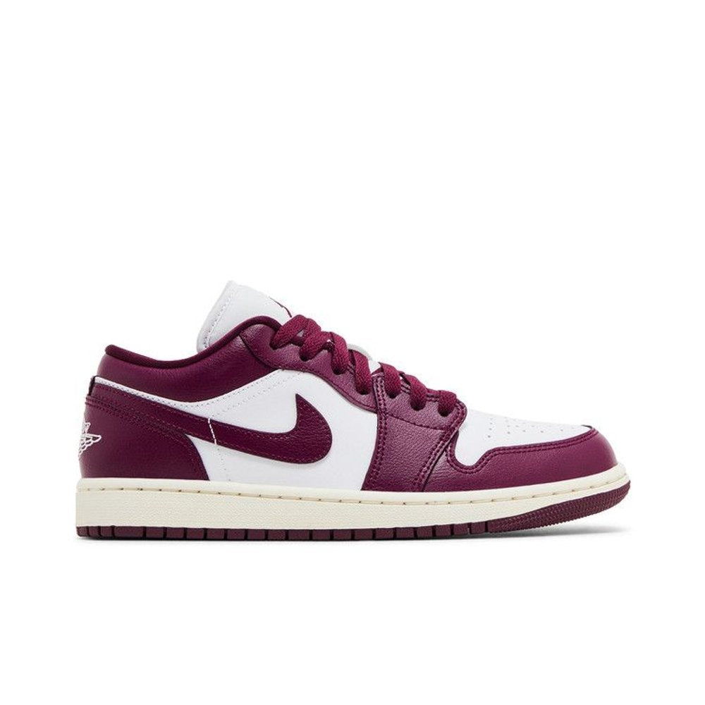 Jordan 1 Low Bordeaux (W) – boční pohled | Purekickz