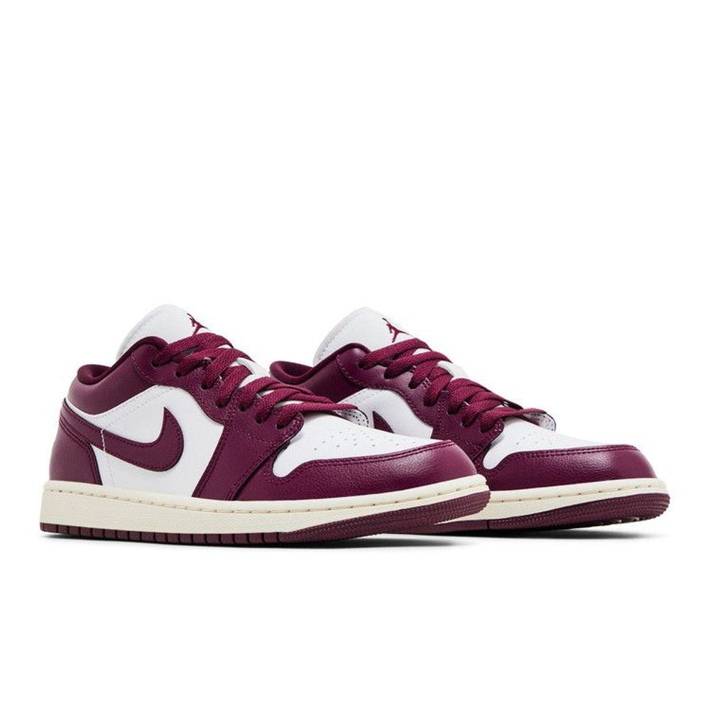 Jordan 1 Low Bordeaux (W) – lifestyle foto | Purekickz