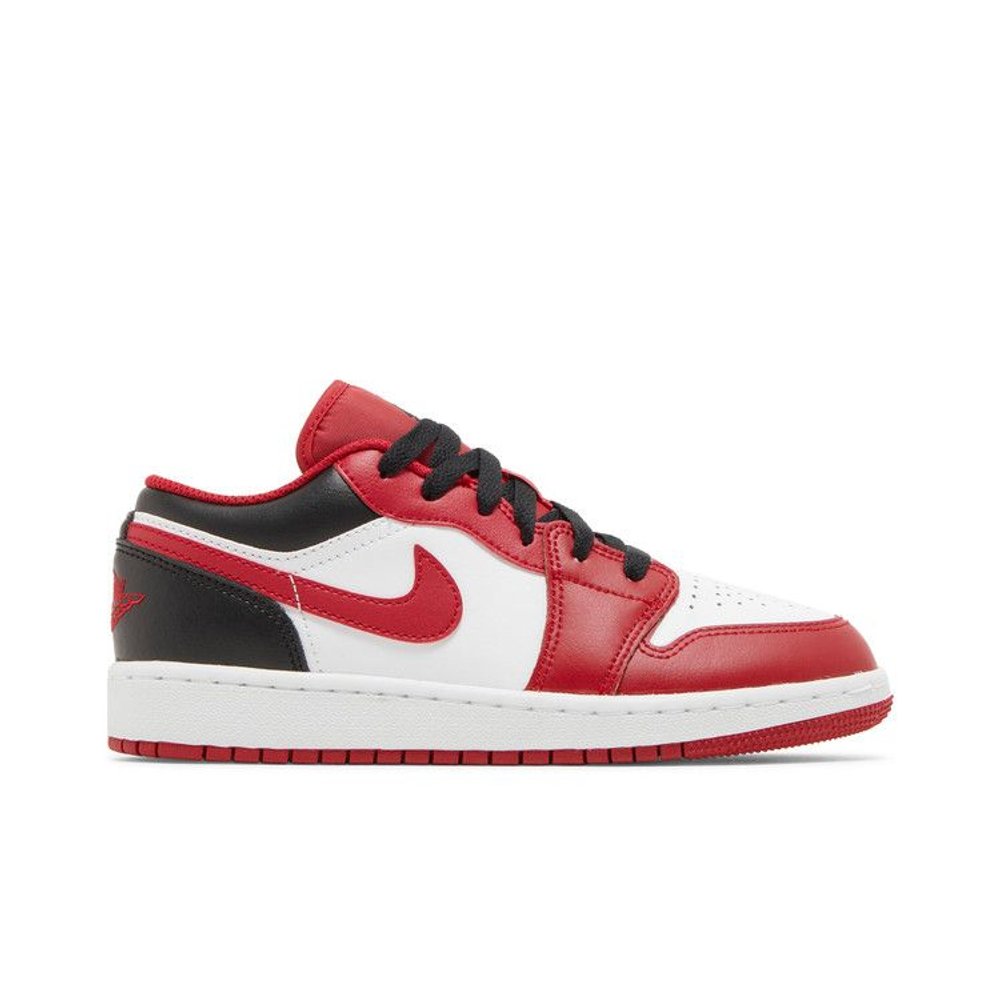 Jordan 1 Low Bulls (GS) – boční pohled | Purekickz