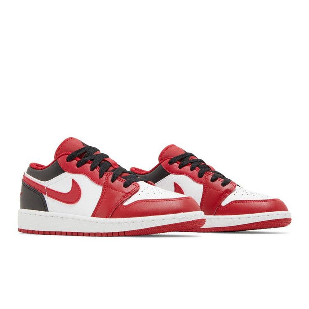 Jordan 1 Low Bulls (GS) – lifestyle foto | Purekickz