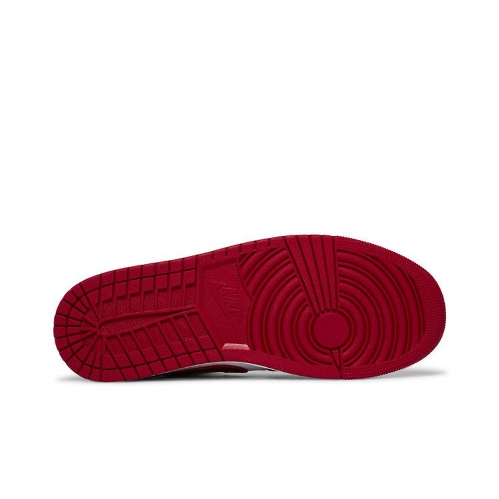 Jordan 1 Low Cardinal Red – zadní pohled | Purekickz