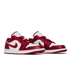 Jordan 1 Low Cardinal Red – lifestyle foto | Purekickz
