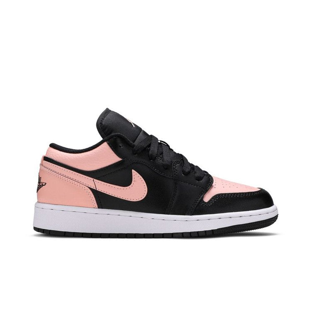 Jordan 1 Low Crimson Tint (GS) – boční pohled | Purekickz