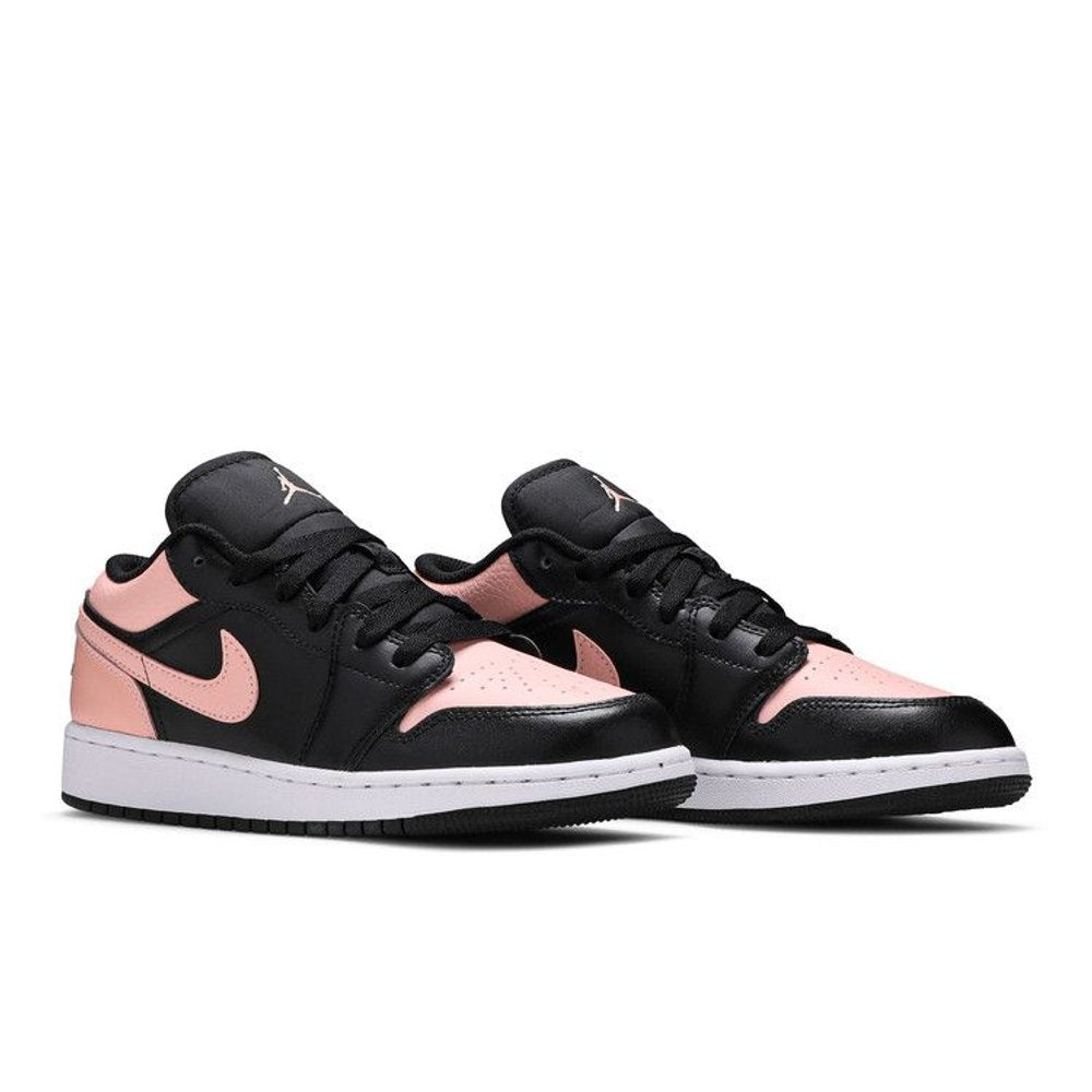 Jordan 1 Low Crimson Tint (GS) – lifestyle foto | Purekickz
