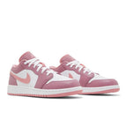 Jordan 1 Low Desert Berry (GS) – lifestyle foto | Purekickz