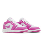 Jordan 1 Low Fire Pink (GS) – lifestyle foto | Purekickz