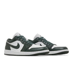 Jordan 1 Low Galactic Jade (W) – lifestyle foto | Purekickz