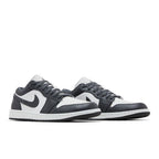 Jordan 1 Low Grey White – lifestyle foto | Purekickz