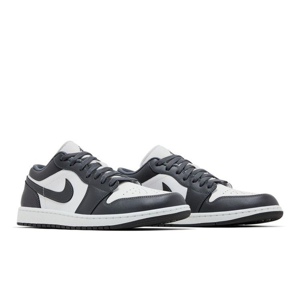 Jordan 1 Low Grey White – lifestyle foto | Purekickz