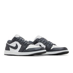 Jordan 1 Low Grey White – lifestyle foto | Purekickz
