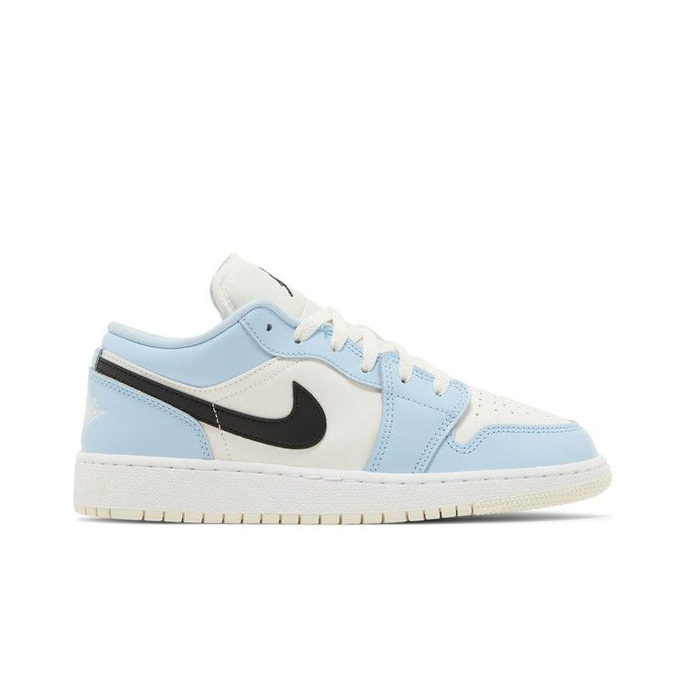Jordan 1 Low Ice Blue (GS) – boční pohled | Purekickz