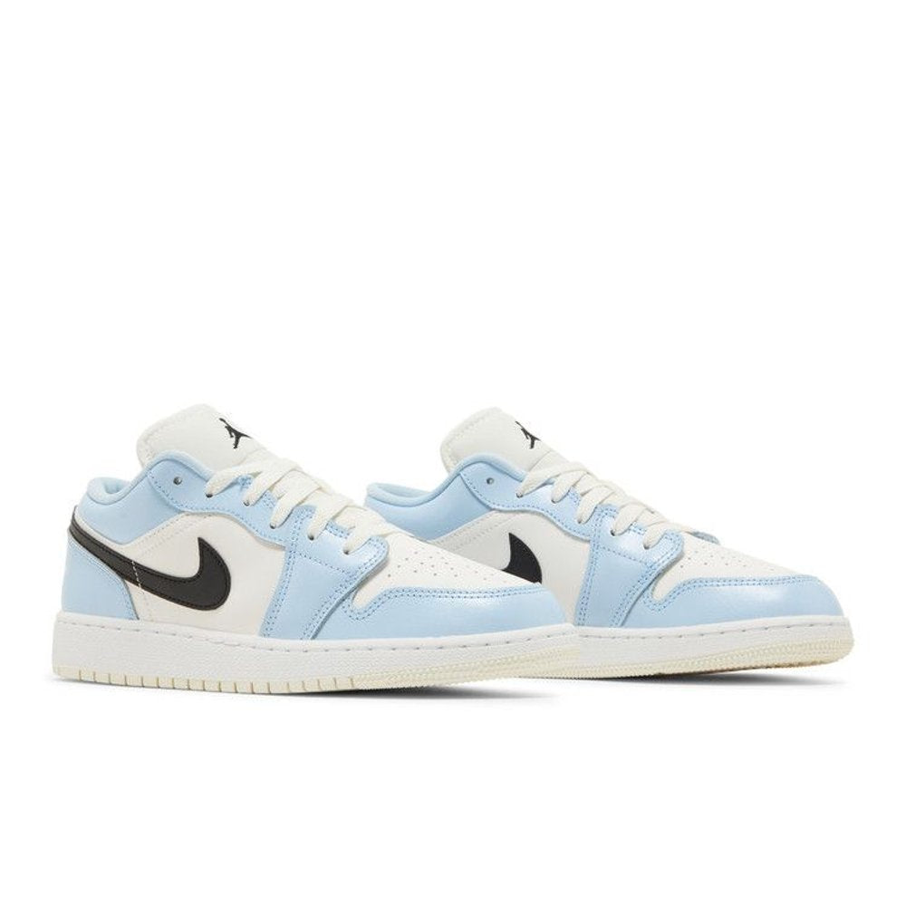 Jordan 1 Low Ice Blue (GS) – lifestyle foto | Purekickz