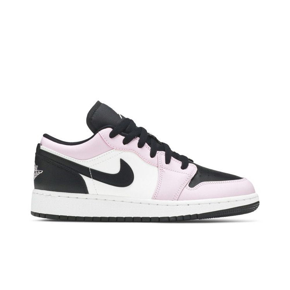 Jordan 1 Low Light Arctic Pink (GS) – boční pohled | Purekickz