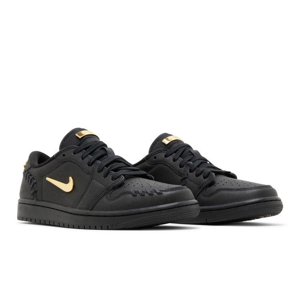 Jordan 1 Low Method of Make Black Metallic Gold (W) – lifestyle foto | Purekickz
