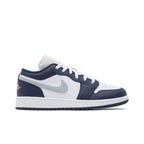 Jordan 1 Low Midnight Navy Wolf Grey (GS) – boční pohled | Purekickz