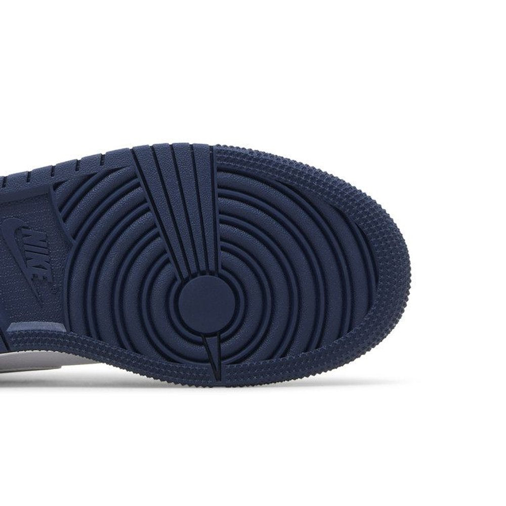 Jordan 1 Low Midnight Navy Wolf Grey (GS) – pohled shora | Purekickz