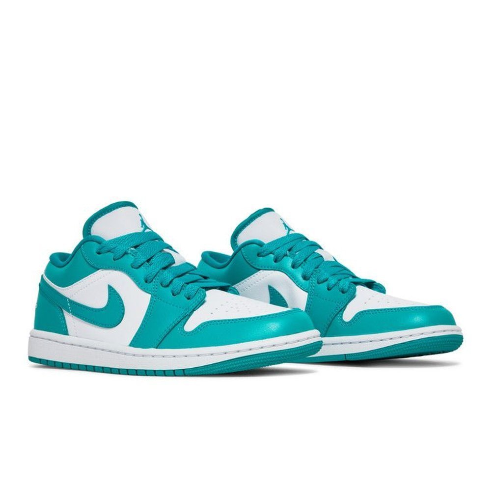 Jordan 1 Low New Emerald – lifestyle foto | Purekickz