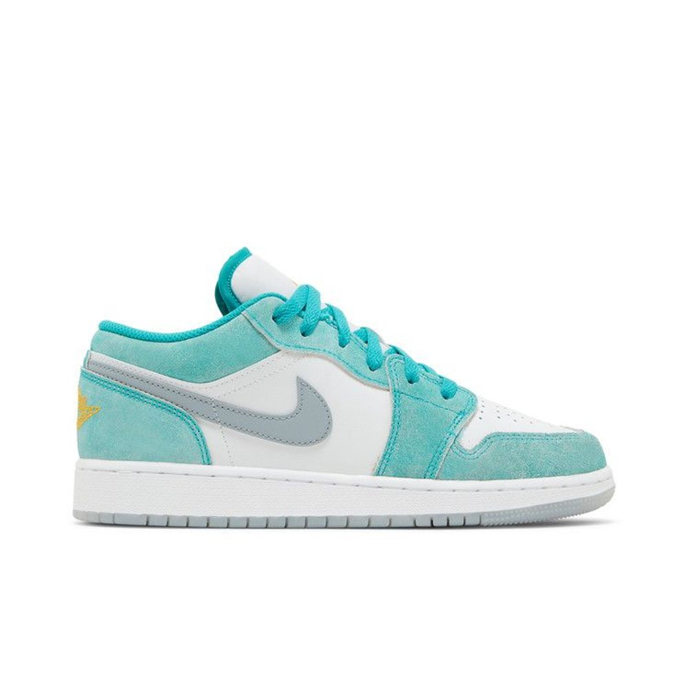 Jordan 1 Low New Emerald (GS) – boční pohled | Purekickz