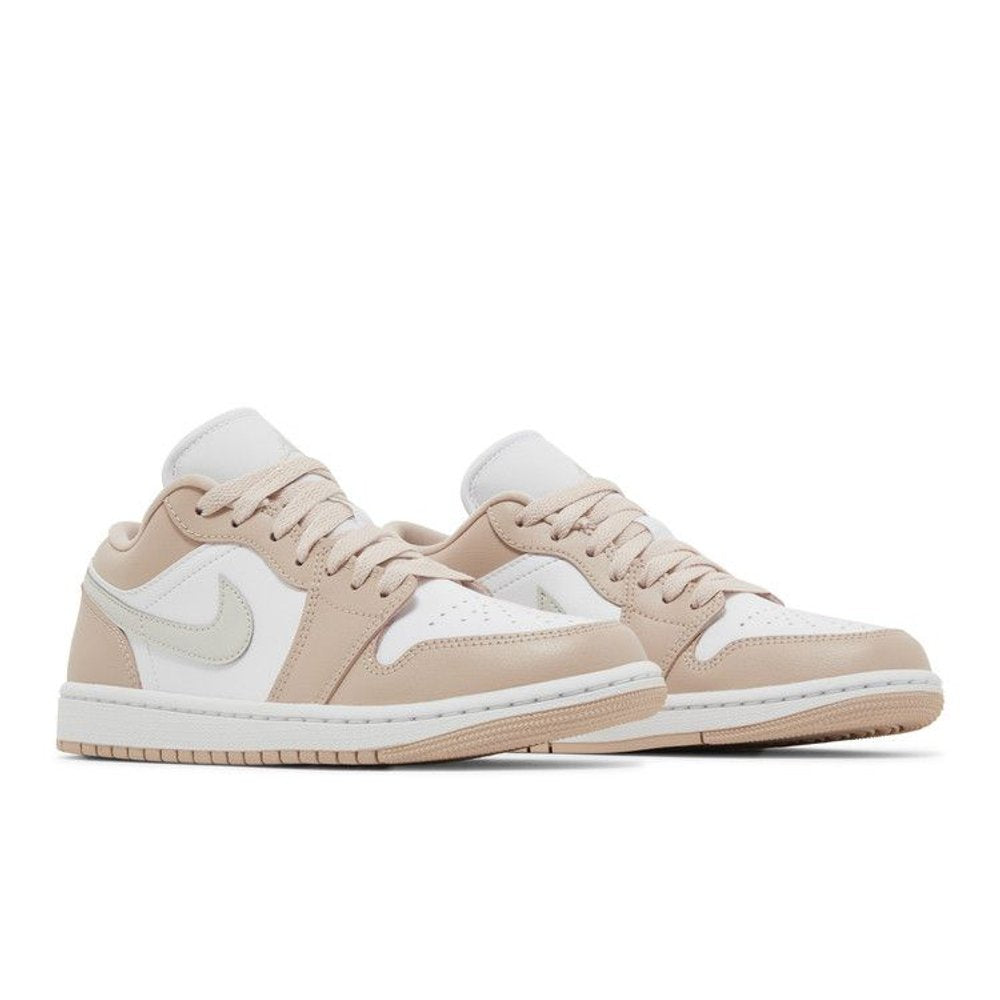 Jordan 1 Low Particle Beige (W) – lifestyle foto | Purekickz