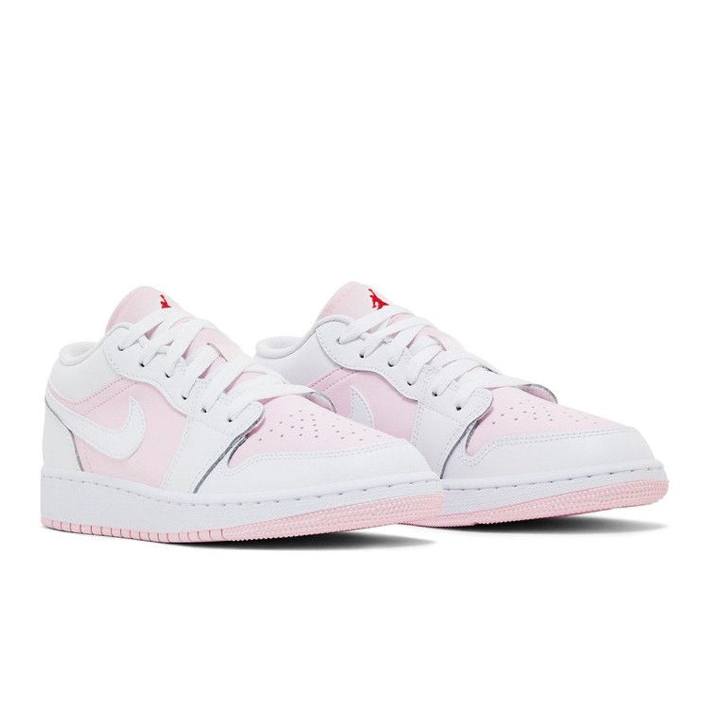 Jordan 1 Low Pink Foam Fire Red White (GS) – lifestyle foto | Purekickz