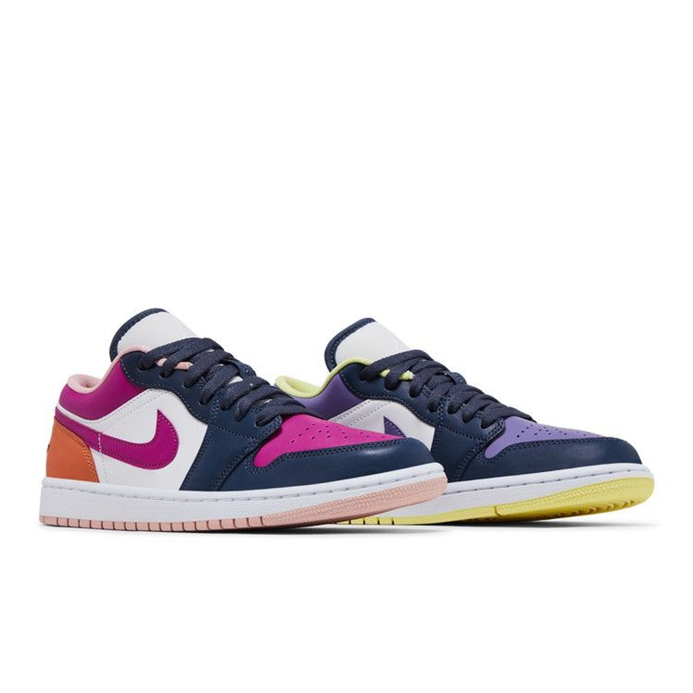 Jordan 1 Low Purple Magenta – lifestyle foto | Purekickz