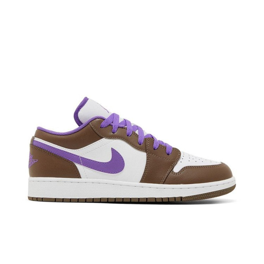Jordan 1 Low Purple Mocha (GS) – boční pohled | Purekickz