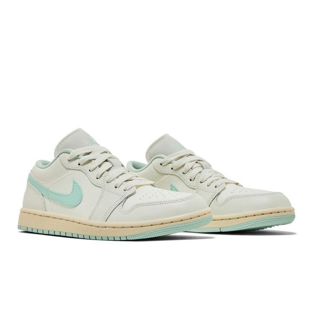 Jordan 1 Low Sail Igloo (W) – lifestyle foto | Purekickz