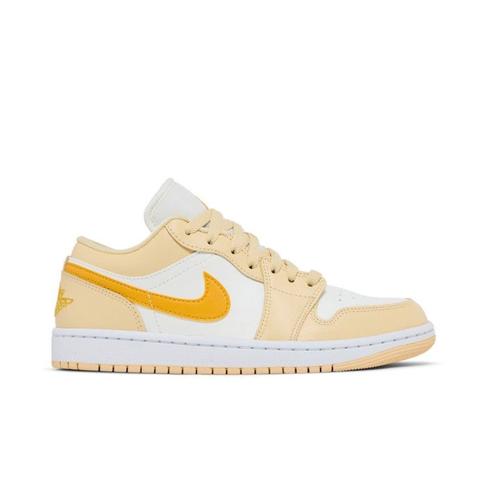 Jordan 1 Low Sail Yellow Ochre (W) – boční pohled | Purekickz