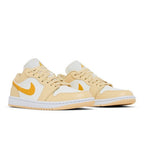 Jordan 1 Low Sail Yellow Ochre (W) – lifestyle foto | Purekickz