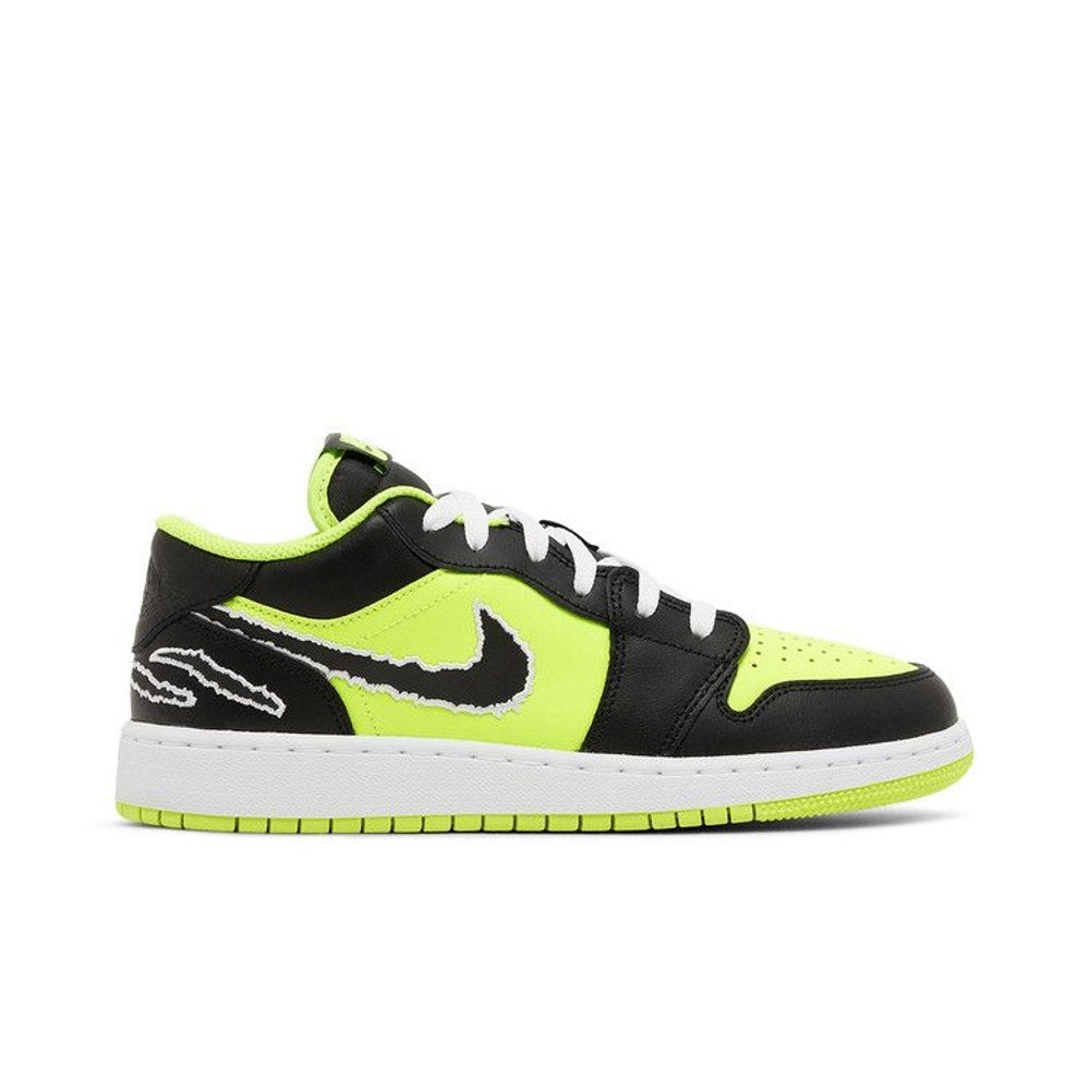 Jordan 1 Low SE Black Cat Volt (GS) – boční pohled | Purekickz