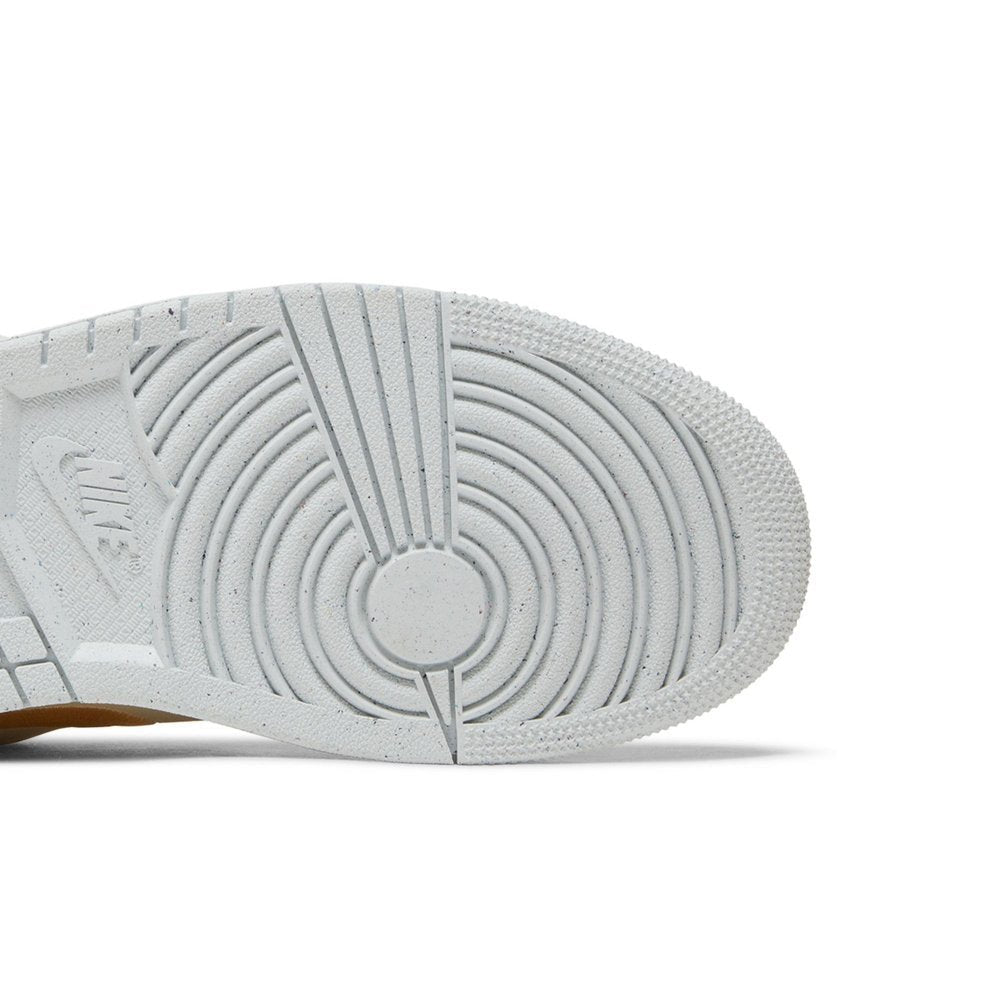 Jordan 1 Low SE Celestial Gold (W) – pohled shora | Purekickz