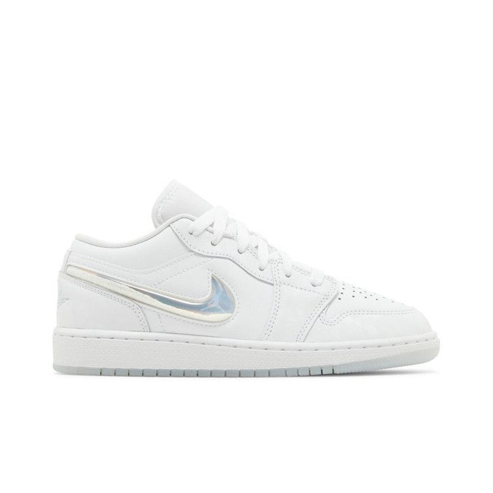 Jordan 1 Low SE Glitter Swoosh (GS) – boční pohled | Purekickz
