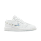 Jordan 1 Low SE Glitter Swoosh (GS) – boční pohled | Purekickz